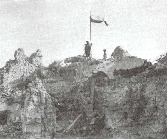 Polish Flag Monte Cassino.jpg